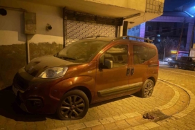 Esenyurt’ta 2 motosikletli araçların lastiklerini patlattı: O anlar kamerada