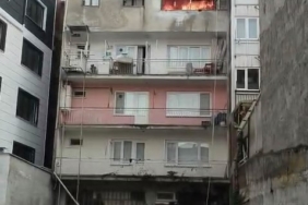 4 katlı apartmanda çıkan yangın panik yaşattı