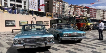 Gaziosmanpaşa Belediyesi nostalji araba tutkunlarını bir araya getirdi