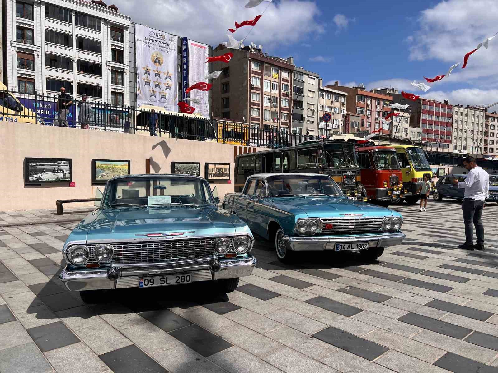 Gaziosmanpaşa Belediyesi nostalji araba tutkunlarını bir araya getirdi