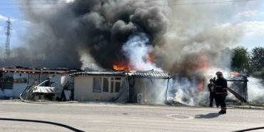 Husumetlilerin büyüyen kavgasında 4 ev ateşe verildi