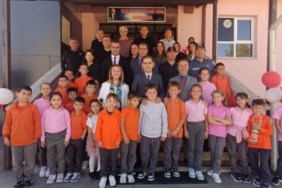 Pazaryeri’nde protokol üyeleri öğrencilerle bir araya geldi