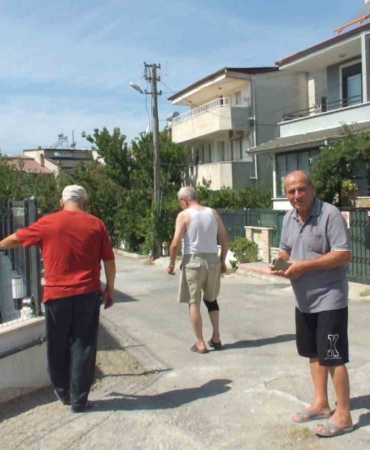 Balıkesir Burhaniye’de gökyüzündeki uçak izleri ilgi gördü