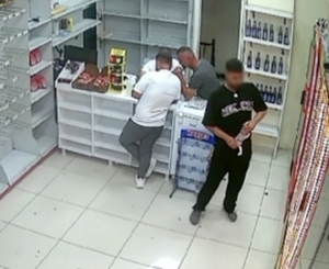 Arnavutköy’de pes dedirten hırsızlık: İçeceği eşofmanına gizleyip çaldı