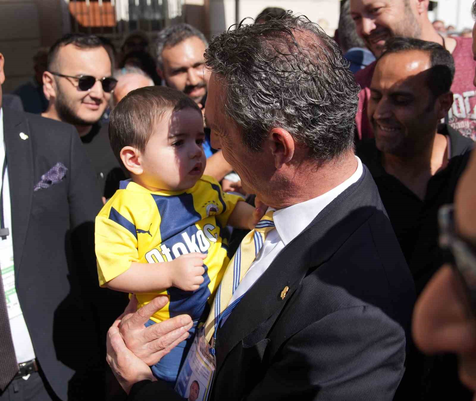 Ali Koç’a kongre üyelerinden yoğun ilgi