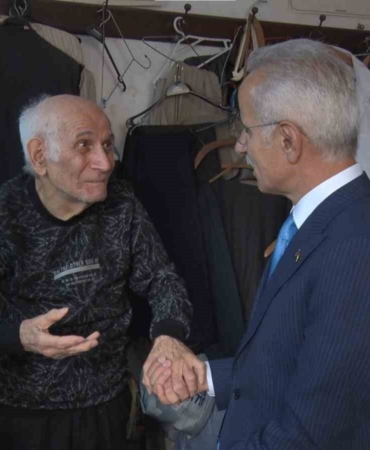 Bakan Uraloğlu ile 87 yaşındaki terzi arasında gülümseten diyalog