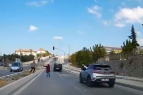 Arnavutköy’de trafikte taşlı saldırı kamerada