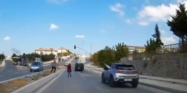 Arnavutköy’de trafikte taşlı saldırı kamerada