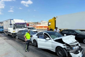 Balıkesir’de 4 araç zincirleme trafik kazası yaptı