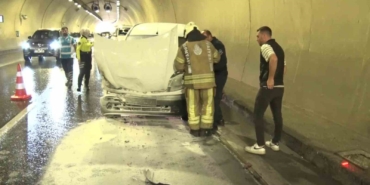 Üsküdar’da tünel içinde zincirleme kaza: 1 araç yandı