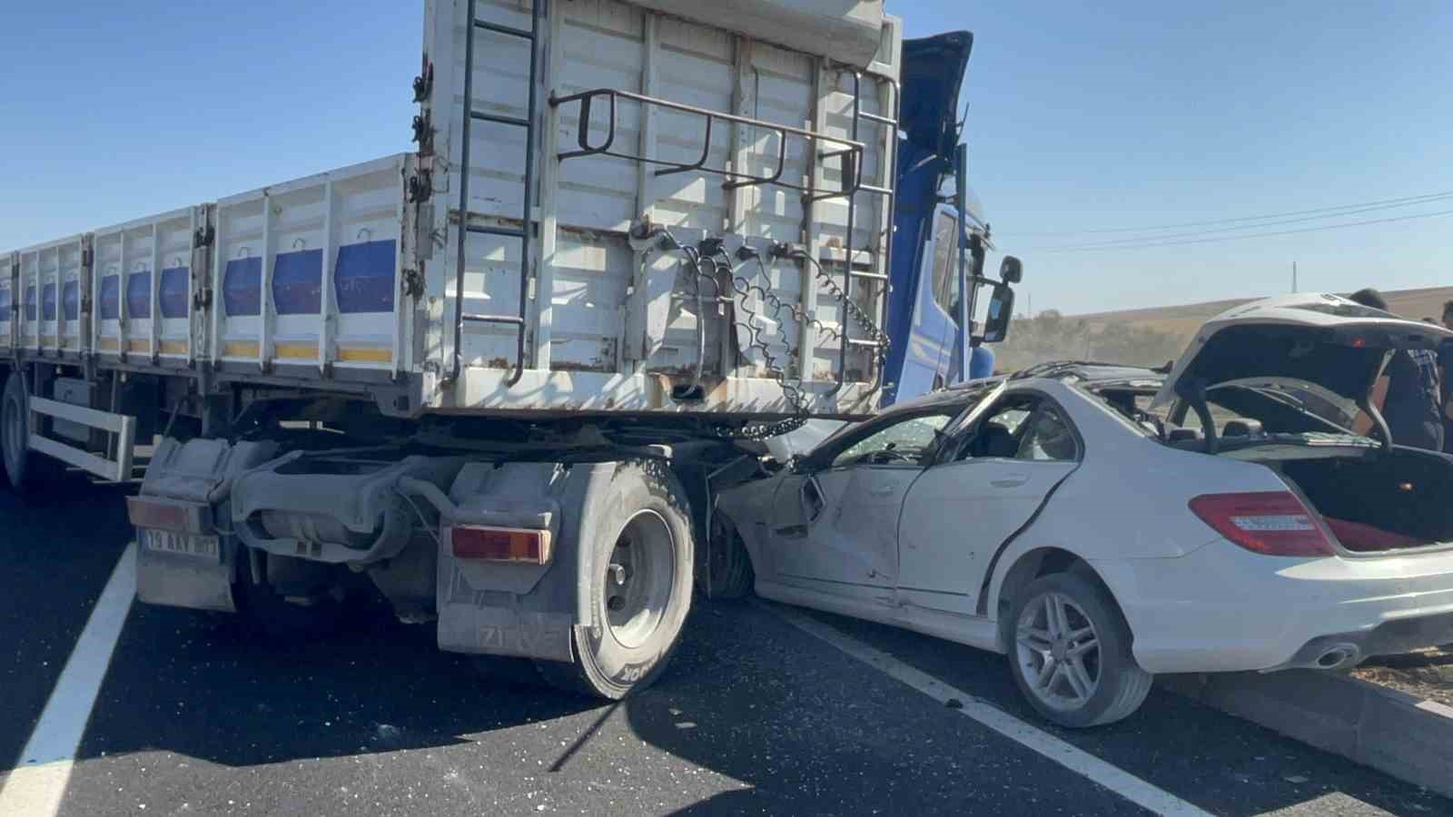 Emniyet kemeri sayesinde kazadan sağ salim kurtuldu