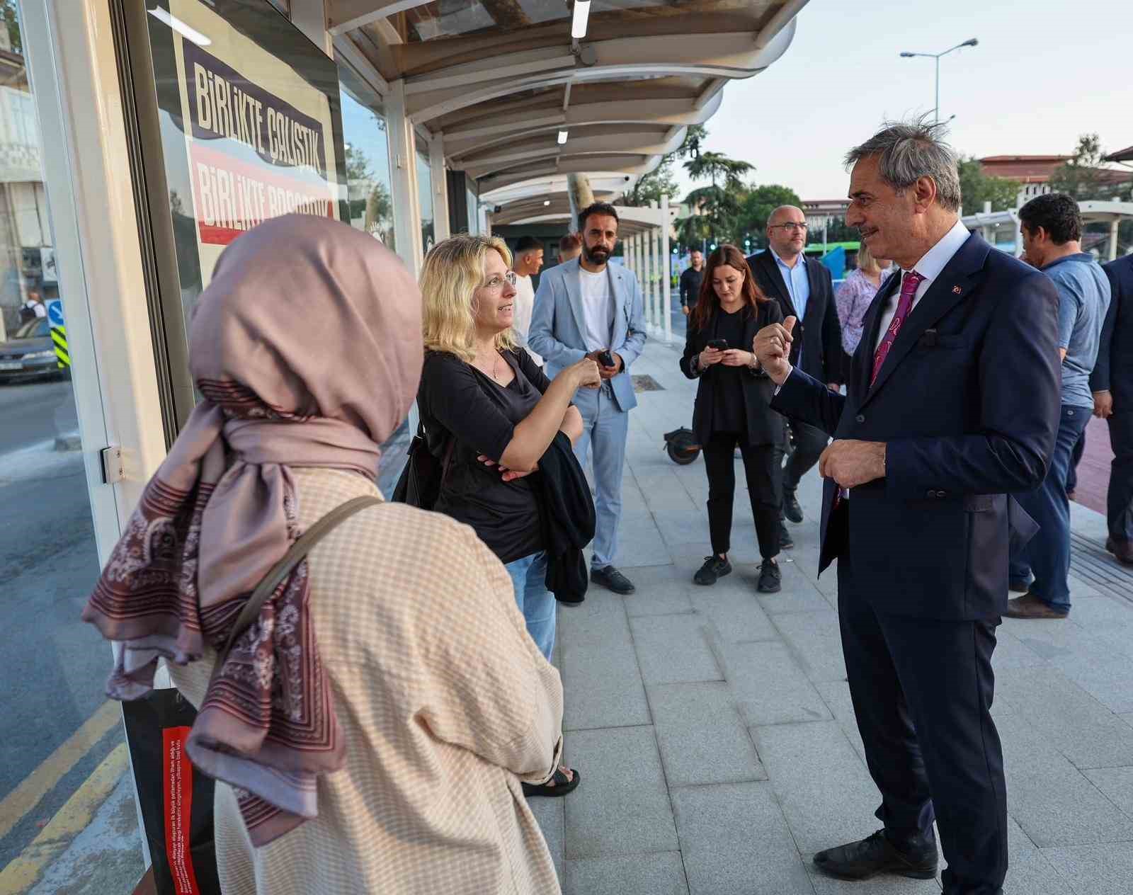 Başkan Alemdar, vatandaş ile birlikte Metrobüs yolculuğu yaptı