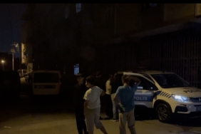 Gece yarısı husumetlisinin aracını kundakladı