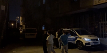 Gece yarısı husumetlisinin aracını kundakladı