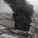 Alev alev yanan lojistik deposu havadan görüntülendi