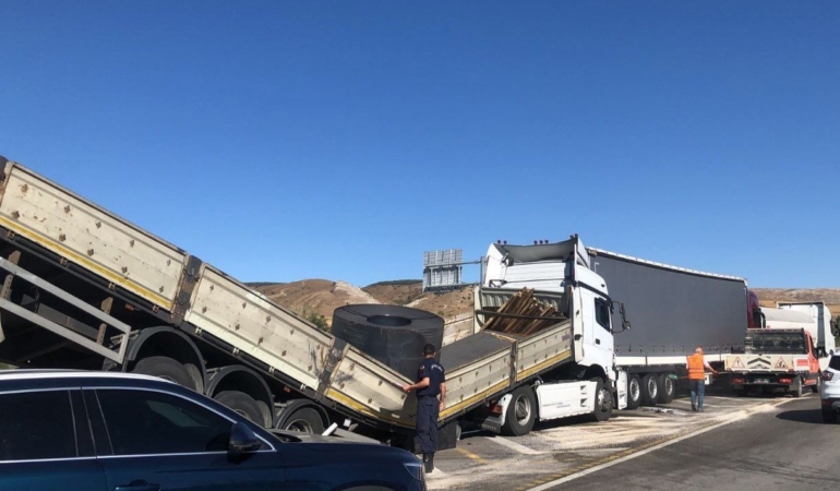 Bilecik’te 3 aracın karıştığı zincirleme trafik kazasında 1 kişi yaralandı