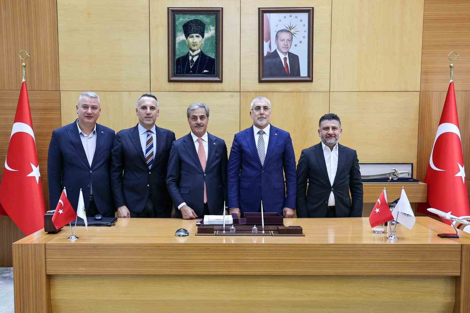 Çalışma ve Sosyal Güvenlik Bakanı Işıkhan Sakarya’da