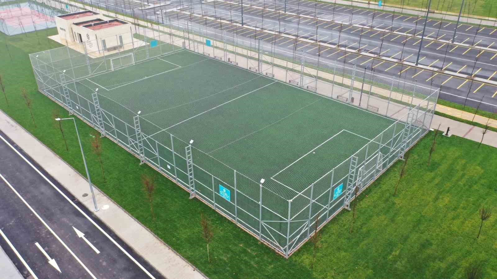Kocaeli’ye 11 yeni futbol sahası kazandırıldı