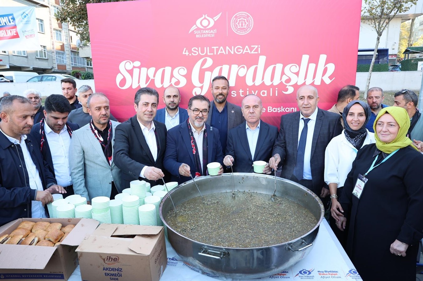 Sultangazi’de Sivas Gardaşlık Festivali renkli görüntülere sahne oldu