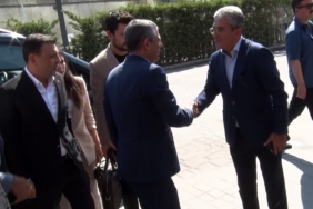 Özgür Özel ve DEM Parti heyeti CHP’nin Sarıyer’deki binasına geldi
