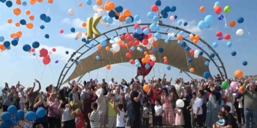 Lösemiyi yenen Kağan için gökyüzüne yüzlerce balon bıraktılar
