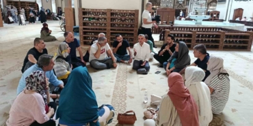 Bursalı rehberlere Ulu Cami’de hat sanatı eğitimi