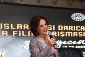 Hülya Koçyiğit’ten yapay zeka yorumu: "Bu haliyle kullanılırsa korkutucu, üzücü"