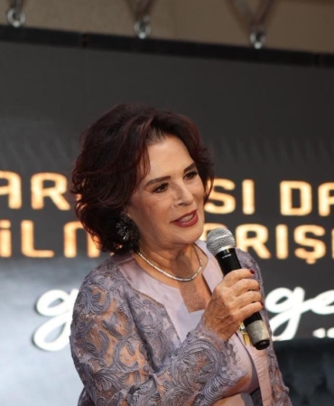 Hülya Koçyiğit’ten yapay zeka yorumu: "Bu haliyle kullanılırsa korkutucu, üzücü"