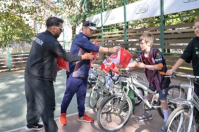 Esenyurt Belediyesi’nden çocuklara Kış Spor Okullarında bisiklet eğitimi