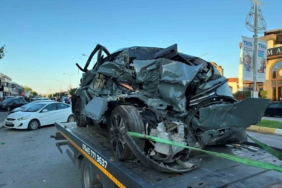 Mikserin çarptığı otomobil 4 araca çarptı: 2 çocuk yaralı