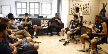Fenerbahçe’de Başkan Sadettin Saran futbolcularla bir araya geldi