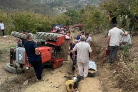 Devrilen traktörün altında kalan adam hayatını kaybetti