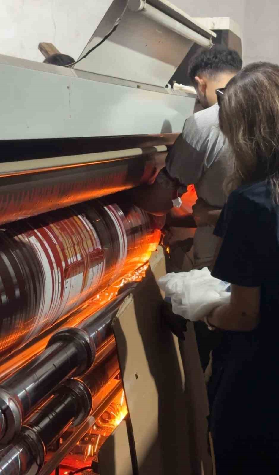 Ataşehir’de elini makineye sıkıştırdı: Bir buçuk saatlik çalışmayla kurtarıldı