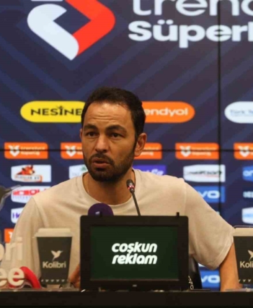 Selçuk İnan: "Hakemler maçı değil, kaos ortamını yönetmeye, dengelemeye çalışıyor"