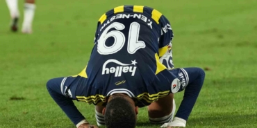Trendyol Süper Lig: Fenerbahçe: 1 - Trabzonspor: 0 (İlk yarı)