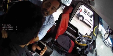 Engelli bireyi önce otobüsten indirdi, sonra darp etmeye çalıştı