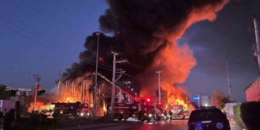 Kocaeli’de lojistik deposunda yangın: Alevler geceyi aydınlattı