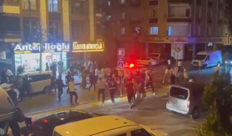 Esenyurt’ta düğün çıkışı ortalık karıştı