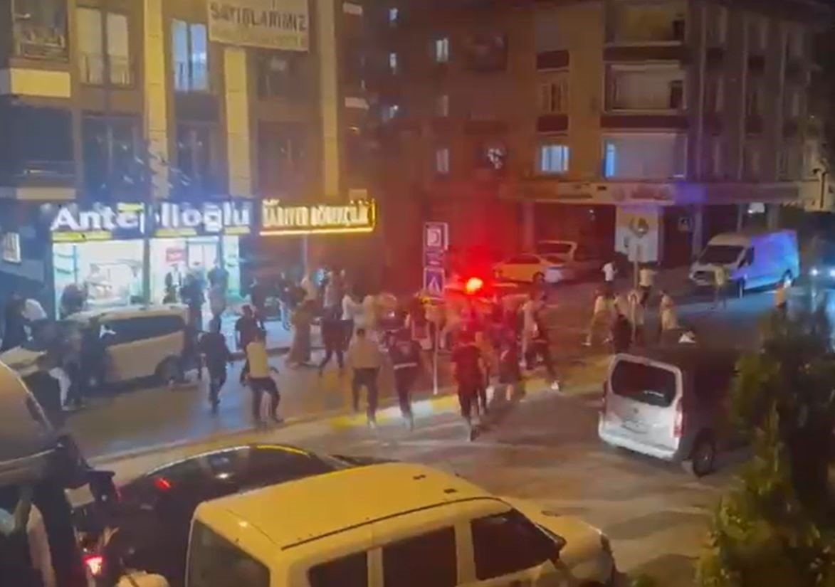 Esenyurt’ta düğün çıkışı ortalık karıştı