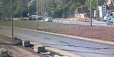 Alkollü sürücünün kırmızı ışıkta dehşet saçtığı kaza kamerada