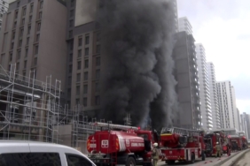 Kadıköy’de bir inşaatta çıkan yangının söndürme çalışmaları devam ediyor