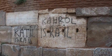’Katil İsrail’ yazısı isyan ettirdi