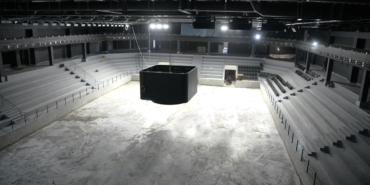 Çayırova’daki spor kompleksinde tribün koltuklarının montajına başlandı