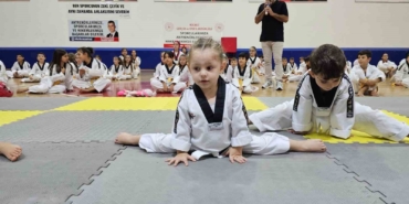 Tekvando sporcuları kuşak atladı