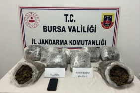 Bursa’da eve yapılan baskında 8 kilo 900 gram esrar ele geçirildi