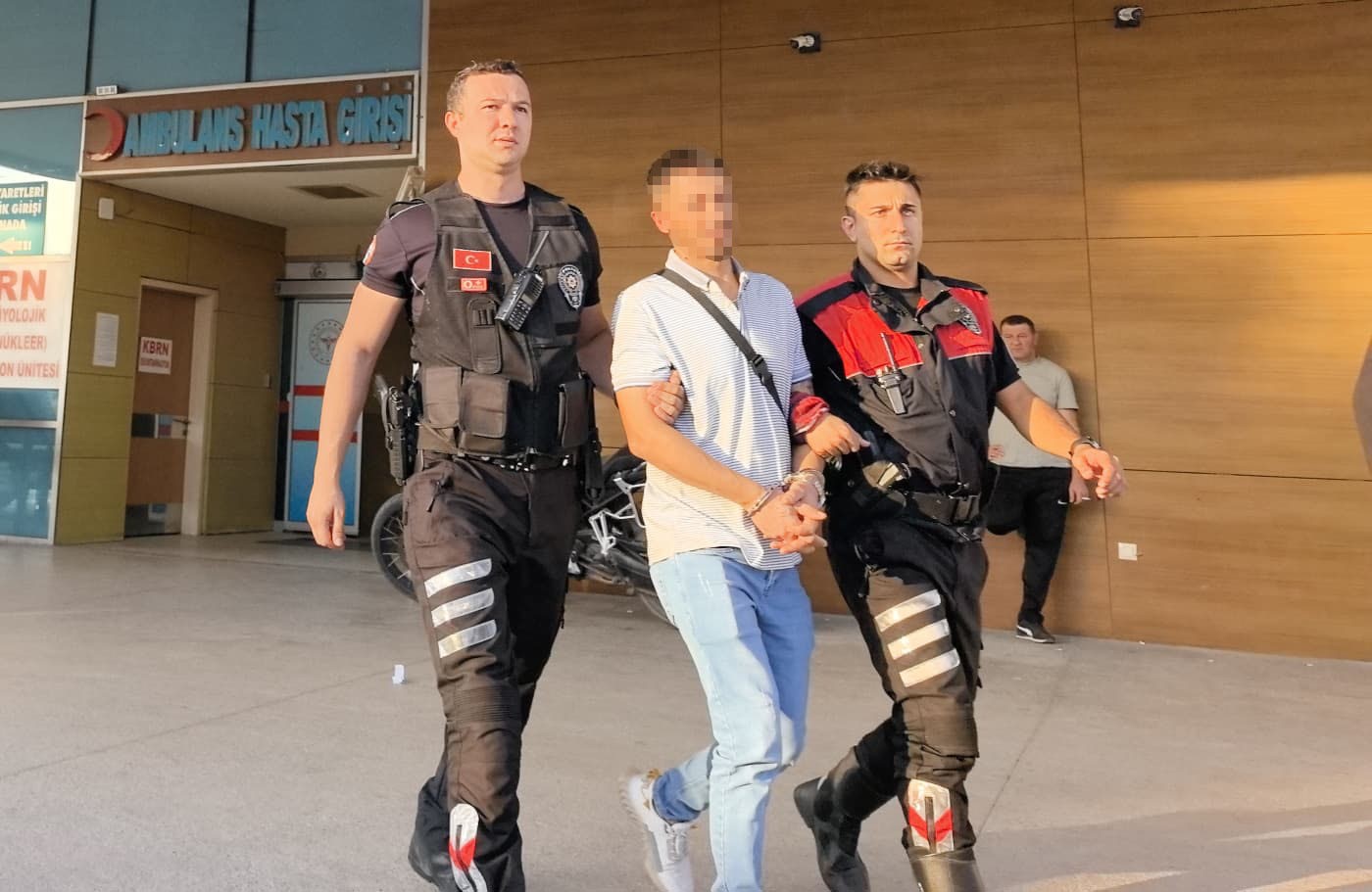 17 yıl hapis cezasıyla aranan şüpheli, başkasına ait kimlikle yakalandı