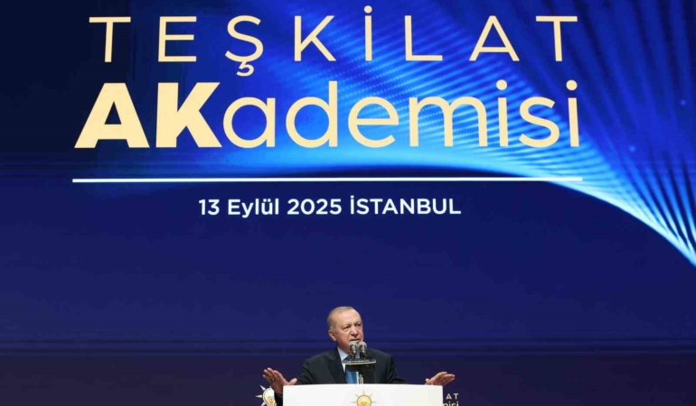 Cumhurbaşkanı Erdoğan’dan Özgür Özel’e tepki: "Manavgat’ta balya balya dolarları, altınları nasıl açıklayacak"