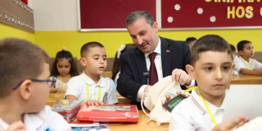 Sultanbeyli Belediyesi’nden okula yeni başlayan tüm öğrencilere ücretsiz kırtasiye seti