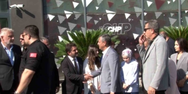 Özgür Özel CHP’nin Sarıyer’de bulunan parti binasına geldi