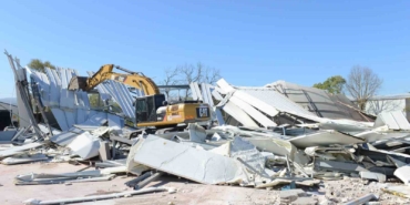 Ürünlü’de 2 kaçak yapı yıkıldı